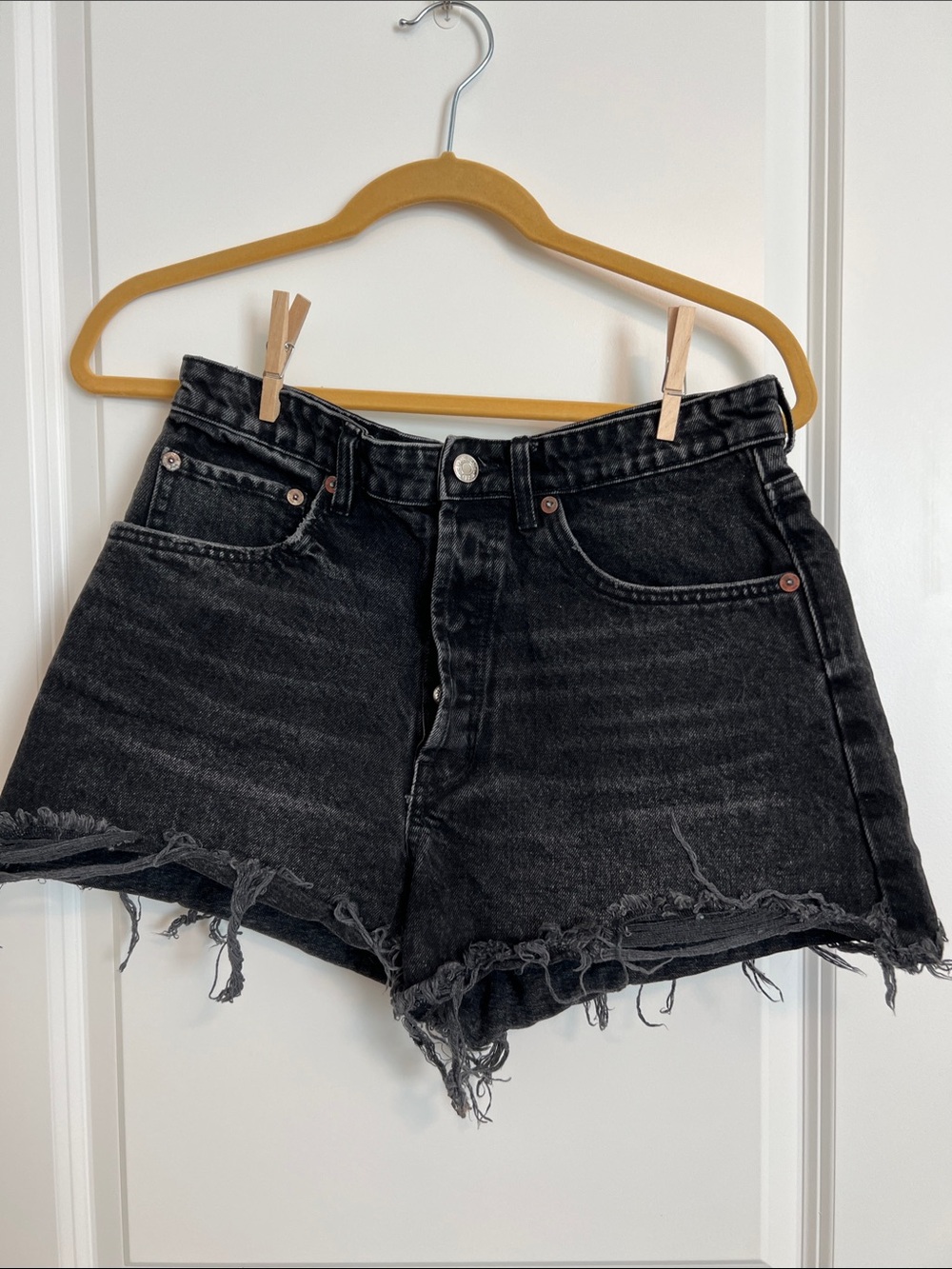 Zara Black Washed Denim Cutoff Shorts Size 8 High Rise Distressed Frayed Hem